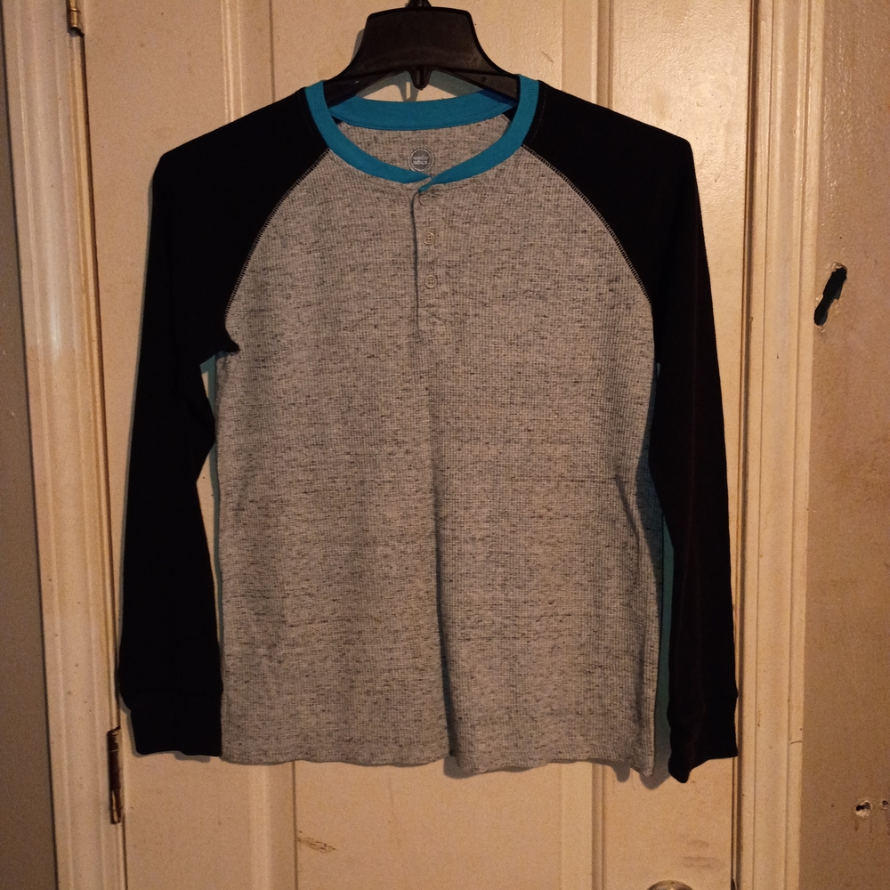 Men's Long-Sleeve Raglan Henley Sweater - Gray with Black Sleeves